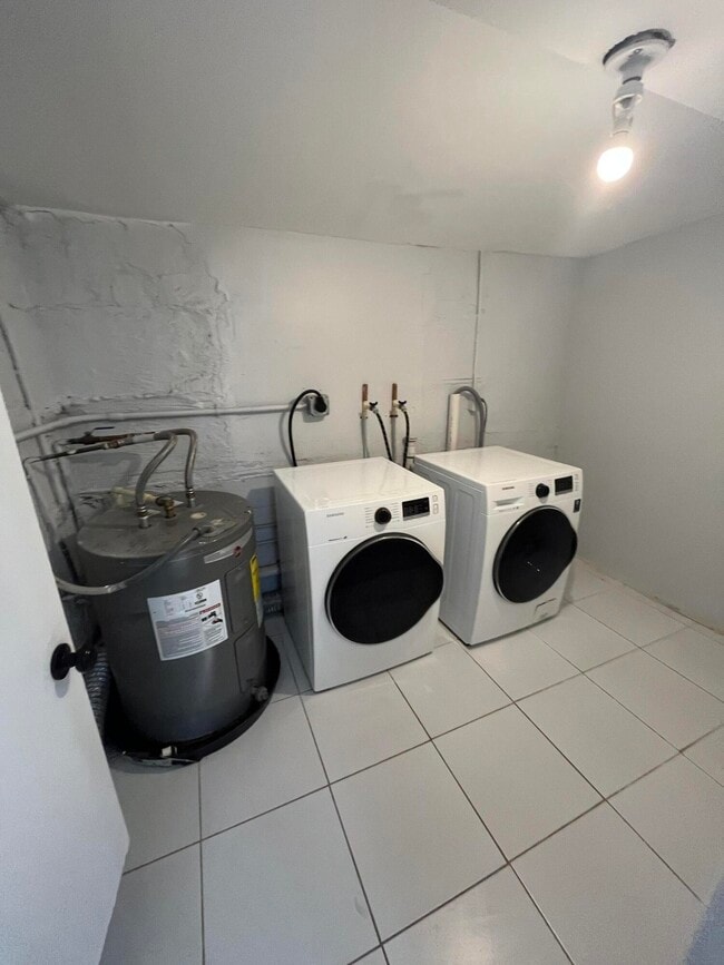 Building Photo - 728 Talladega St