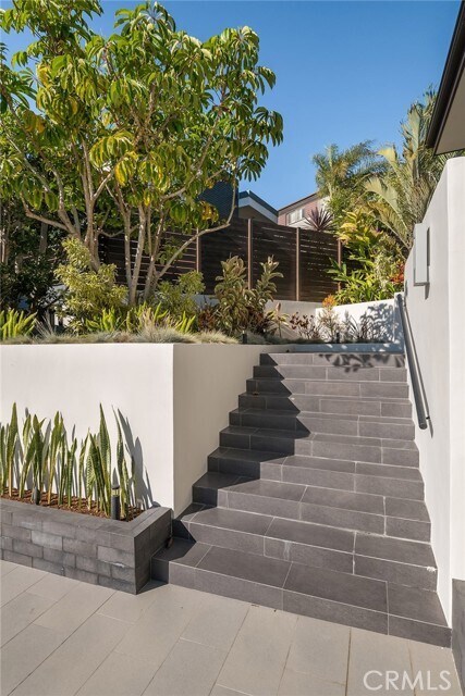 Building Photo - 2904 Hermosa View Dr