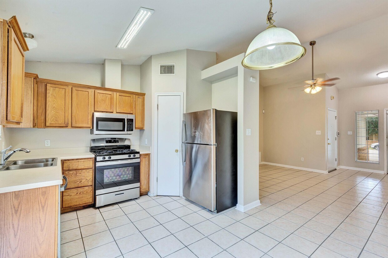 Primary Photo - 7002 Colony Loop Dr