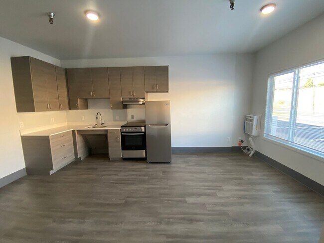 Foto del edificio - ADA accessible 1 bed 1 bath unit in fully renovated complex