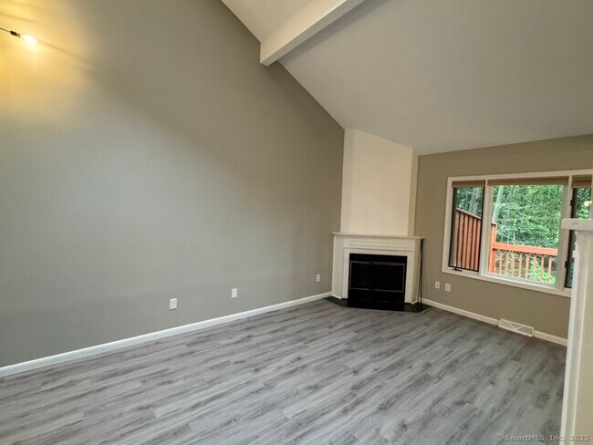 Building Photo - 42 Uplands Way