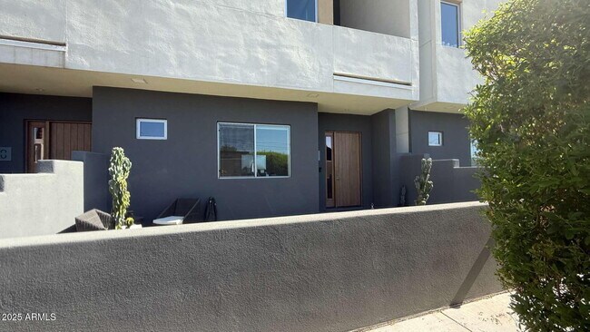Foto del edificio - 3150 E Glenrosa Ave