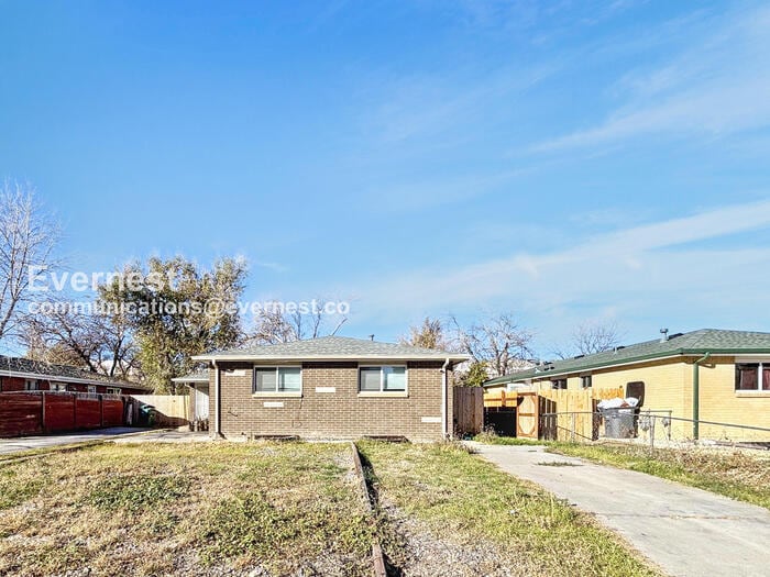 Primary Photo - 1345 Xanadu St