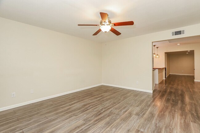 Foto del edificio - 3 bedrooms, HUGE yard, detached workshop & She shed, No HOA - Only 2 miles from Randolph AFB