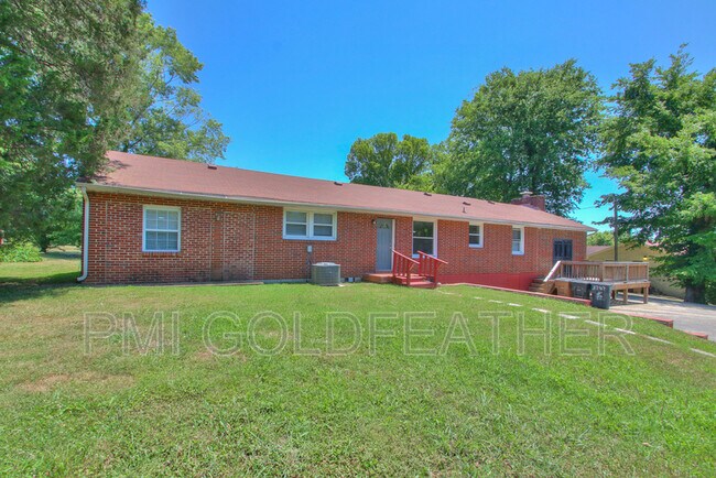 Building Photo - 3747 Westport Dr