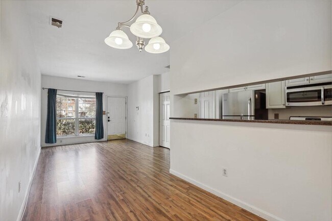 Building Photo - 99 Cottonwood St