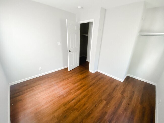 Building Photo - 3 Bedroom Home