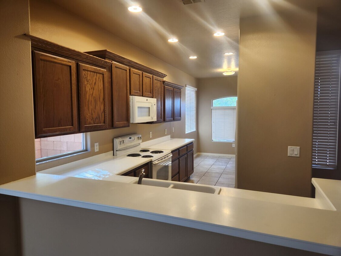 Foto principal - Sweet Coral Canyon 3/2 with garage and pri...