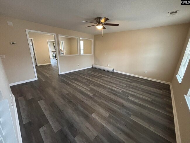 Foto del edificio - 107 Chapelwood Dr