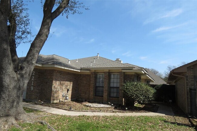 Building Photo - 2219 Mediterranean Ave