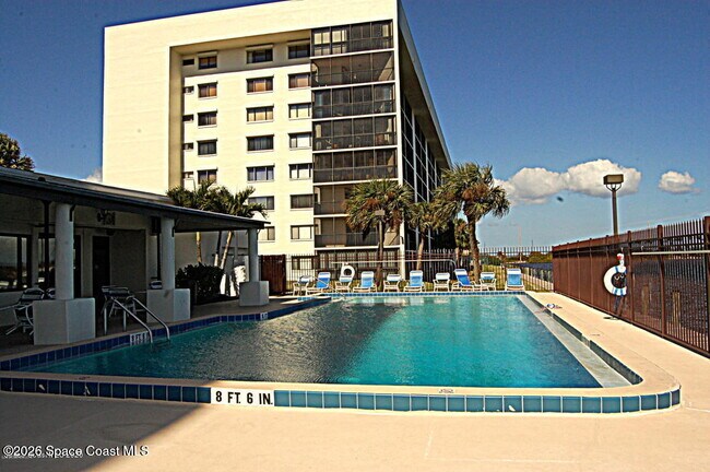 Foto del edificio - 200 S Sykes Creek Pkwy