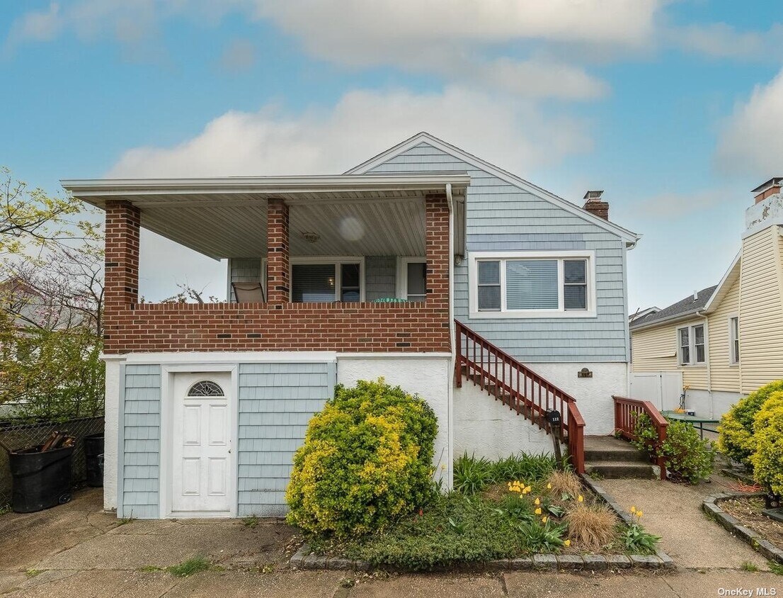 112 Taft Ave Unit Main, Long Beach, NY 11561 Apartment for Rent in