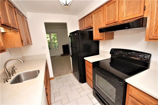 Building Photo - 242 Timber Dr
