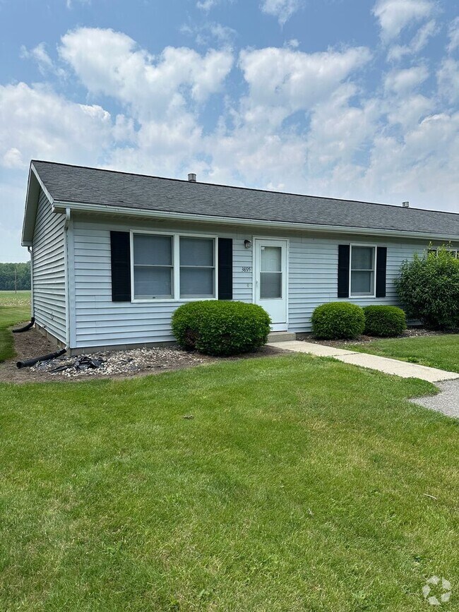Building Photo - 3895-3905 N Meadow Ridge Dr