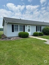 Building Photo - 3895-3905 N Meadow Ridge Dr