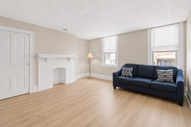 Building Photo - 833 Stanton Ave