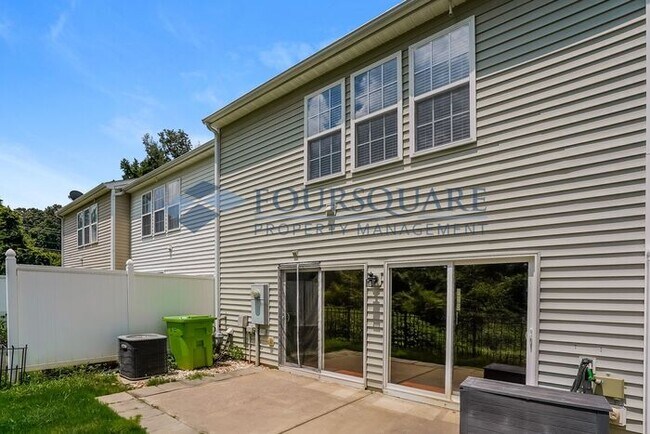 Foto del edificio - Townhome |Fenced Back Patio with Privacy F...