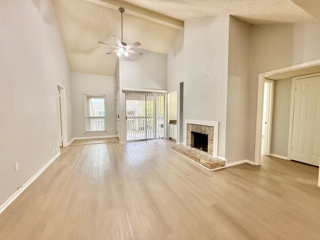 Building Photo - Spacious 3-bedroom Condo for Rent!