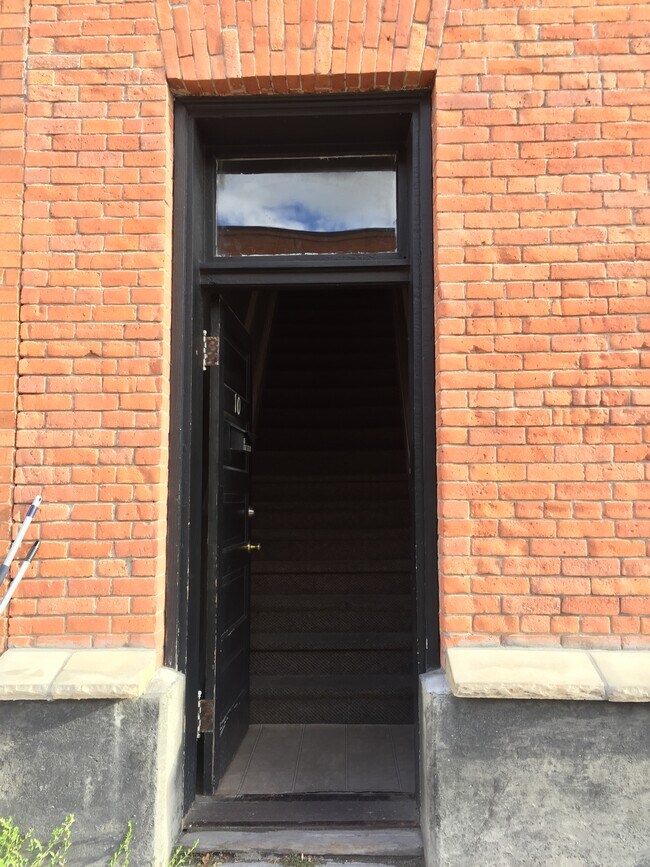 private entrance - 10 N Broadway