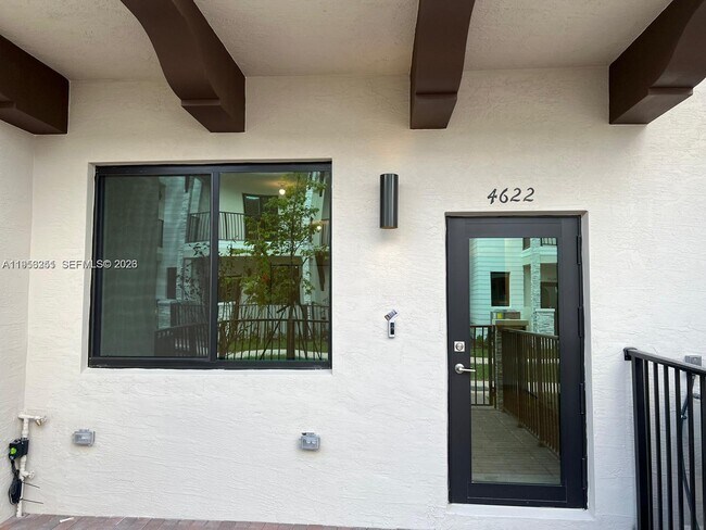 Foto del edificio - 4622 NW 83rd Path