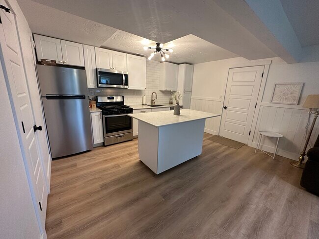 Building Photo - 6370 S Santa Cruz Dr