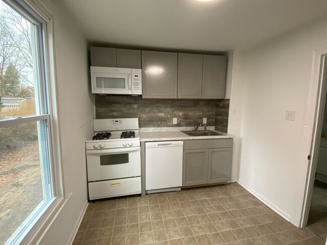 Foto del edificio - 574 Jamestown St