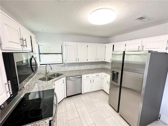 Building Photo - 3706 W Beechwood Dr