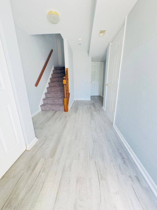 Building Photo - 50 Versailles Ct