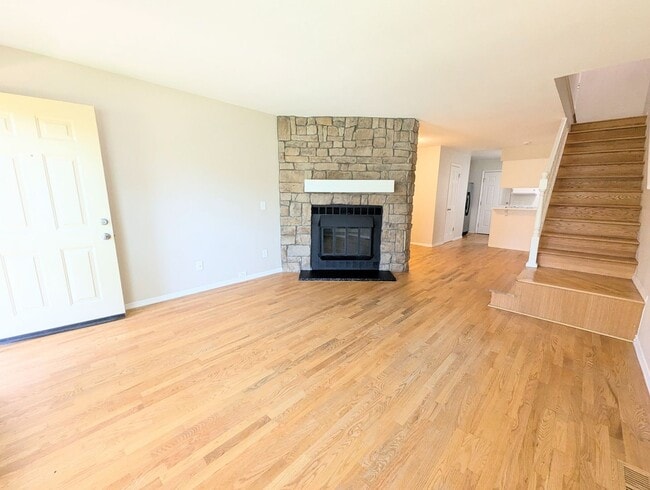 Building Photo - 2 Bedroom in Great Location