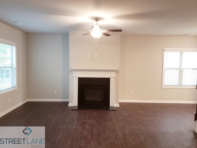 Building Photo - 3613 Moon Crest Dr