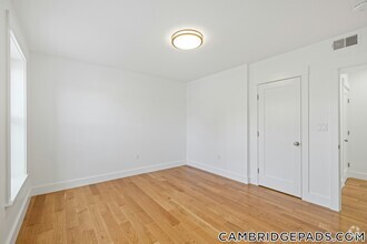 Building Photo - 406 Columbia St