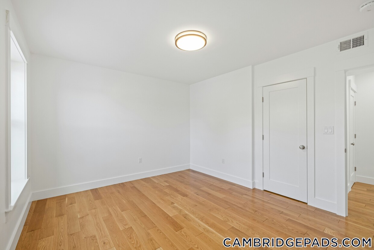 Primary Photo - 406 Columbia St