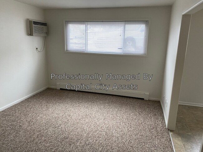 Building Photo - 2188 Meadowlawn Dr