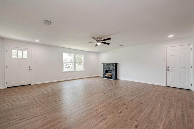 Foto del edificio - 4702 Majestic St