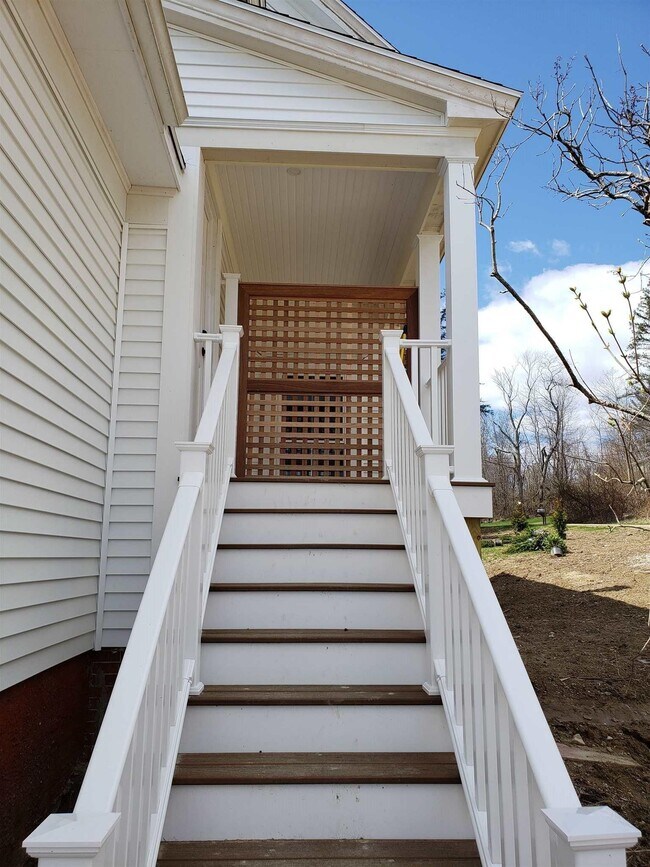 Foto del edificio - 230-232 Spruce Ln Ext