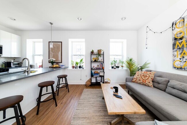 Foto del edificio - 2614 W Girard Ave