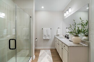 Building Photo - 3012 Myrtle Sunset Dr
