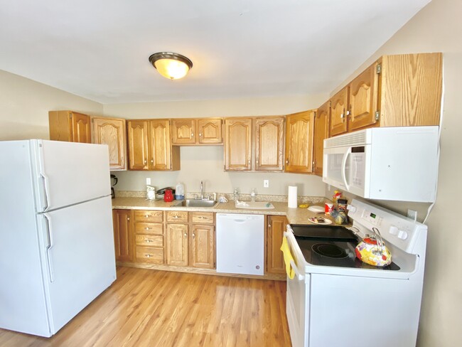 Kitchen - 2530 Birney Ave