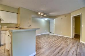 Building Photo - 8950 Colonnades Ct E