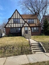 Building Photo - 74 E Iroquois Rd