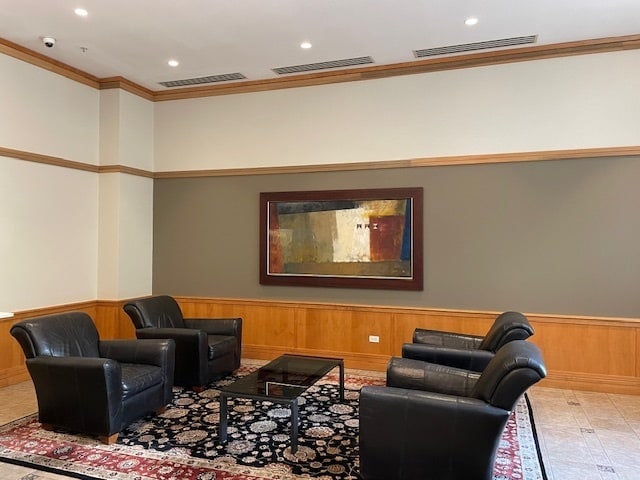 Building Photo - 1640 Maple Ave