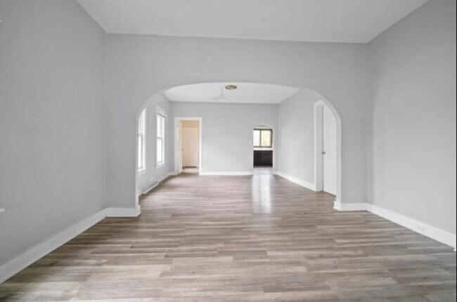 Building Photo - 803 W Grove St