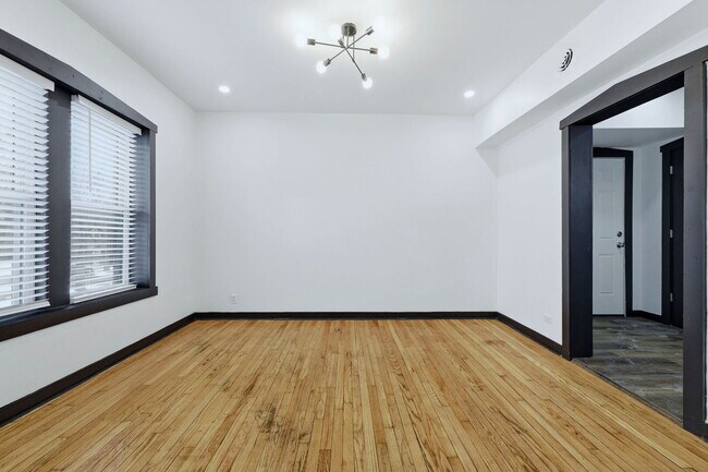 Foto del edificio - 131 E 72nd St