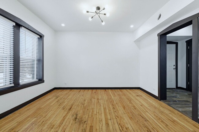 Building Photo - 131 E 72nd St