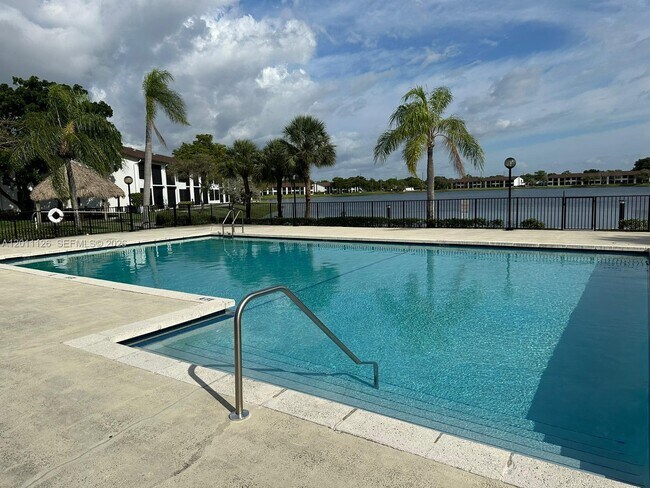 Foto del edificio - 210 Lake Pointe Dr