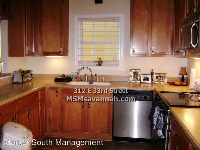 Foto del edificio - 310 E 33rd St