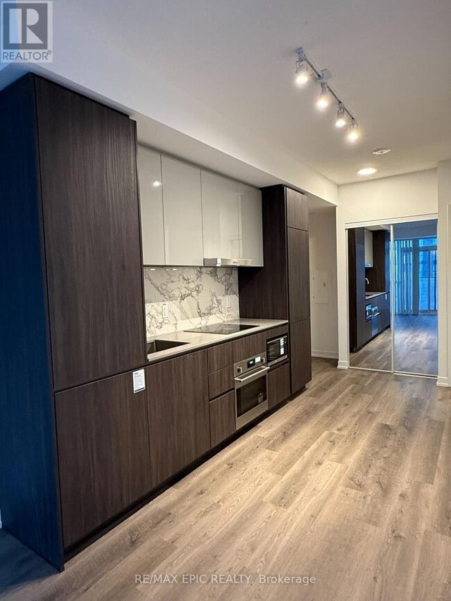 Building Photo - 8 Interchange Wy