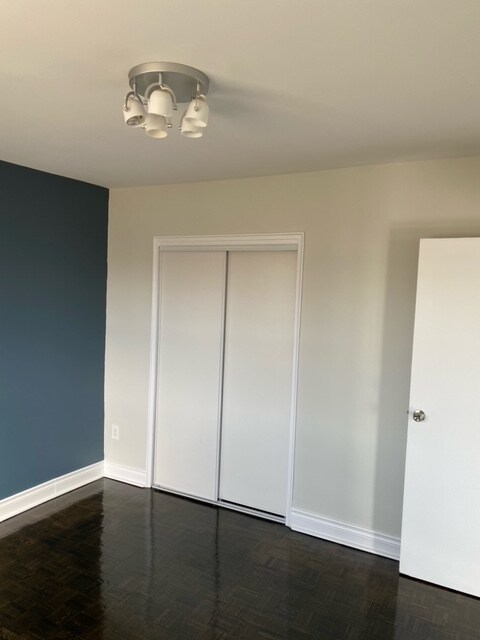 Photo du bâtiment - MIMICO WATERFRONT PARK, UNIQUE RENOVATED ART DECO BUILDING BY AWARD WINNING DESIGNER