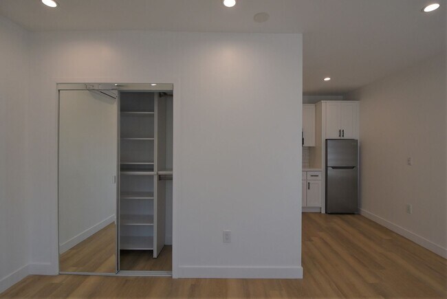 Building Photo - 10855 Morrison St