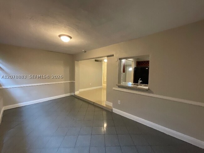 Foto del edificio - 2100 NW 74th Ave